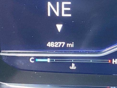 Used 2022 Chevrolet Suburban High Country image 18