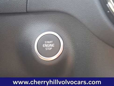 Certified 2025 Volvo XC40 B5 Plus w/ Protection Package Premier image 23