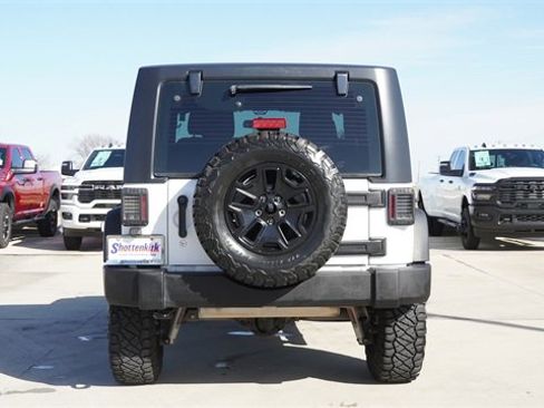 Used 2016 Jeep Wrangler Sport w/ Connectivity Group image 8