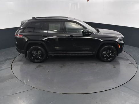 New 2025 Jeep Grand Cherokee Limited w/ Black Appearance Package AWD/4WD image 45