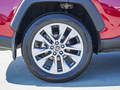 Used 2022 Toyota RAV4 XLE Premium image 12