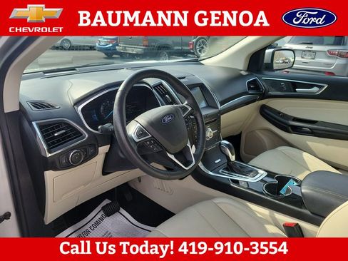 Used 2018 Ford Edge Titanium w/ Equipment Group 302A FWD image 3