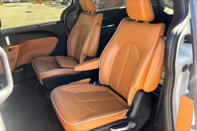 Used 2023 Chrysler Pacifica Pinnacle FWD image 25