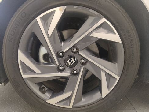 Used 2025 Hyundai Elantra Sport FWD image 31