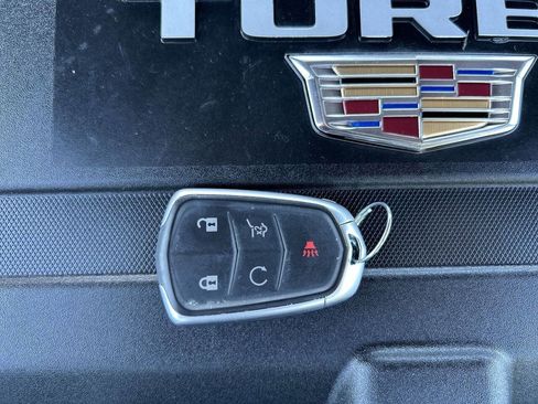 Used 2022 Cadillac XT4 Premium Luxury w/ LPO, Radiant Package image 26