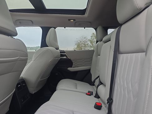 New 2025 Mitsubishi Outlander SEL image 25