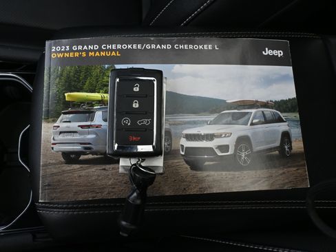 Used 2023 Jeep Grand Cherokee 4WD 4xe w/ Luxury Tech Group II image 44