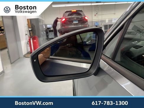 New 2025 Volkswagen Tiguan SE w/ Panoramic Sunroof Package image 13