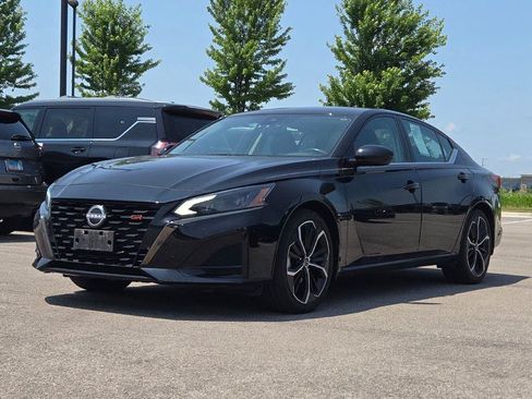 Used 2023 Nissan Altima 2.5 SR FWD image 1