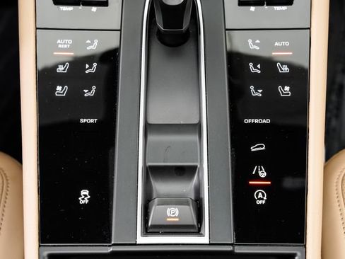 Certified 2026 Porsche Macan AWD/4WD image 21