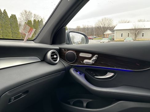 Used 2022 Mercedes-Benz GLC 300 GLC 300 image 23