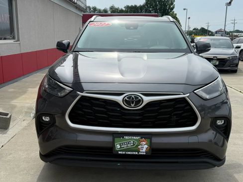 Used 2022 Toyota Highlander XLE AWD/4WD image 6