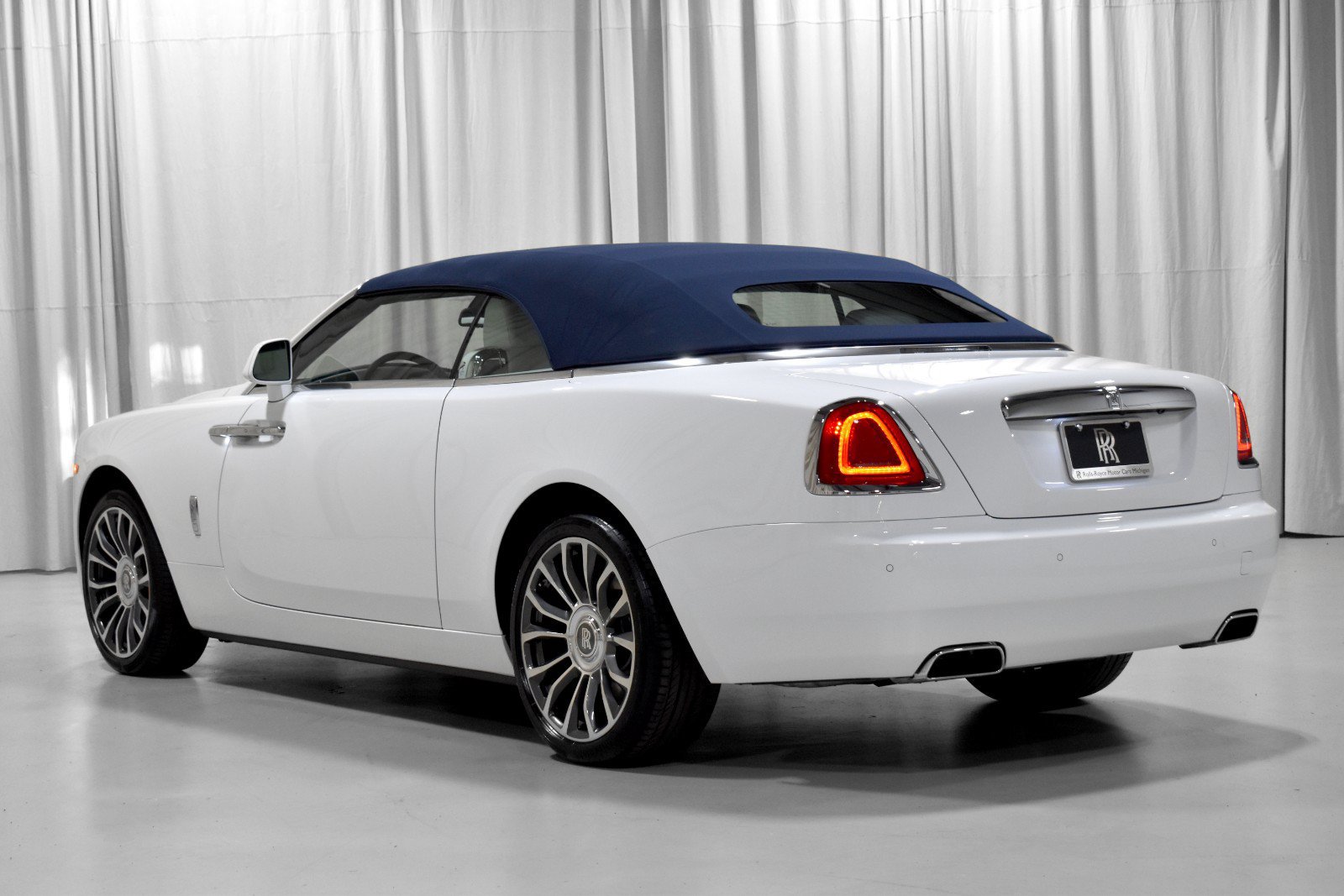 Certified 2020 Rolls-Royce Dawn RWD image 16