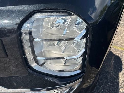 Used 2025 Mitsubishi Outlander AWD image 13