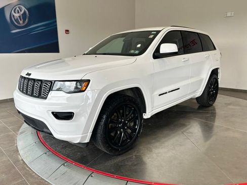 Used 2021 Jeep Grand Cherokee Laredo X AWD/4WD image 2