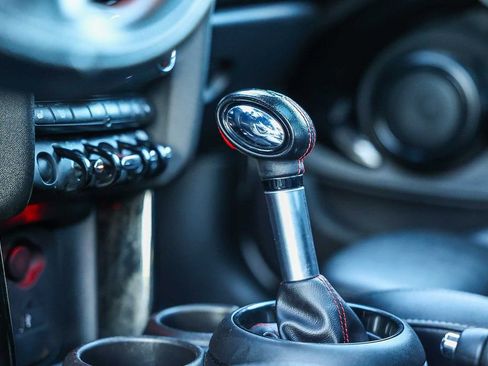 Used 2019 MINI Cooper S image 31