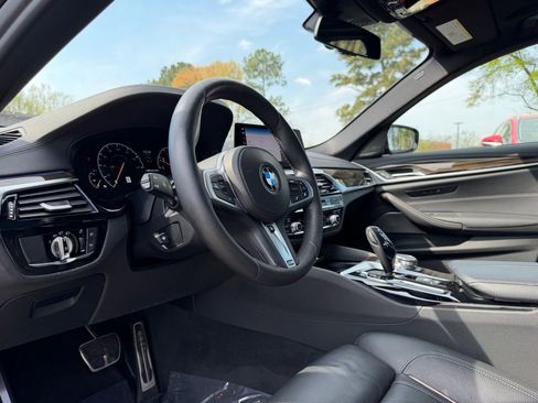 Used 2019 BMW M550i xDrive w/ Premium Package 2 image 8