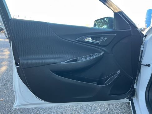 Used 2023 Chevrolet Malibu LS image 19
