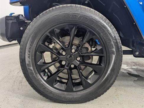 Used 2022 Jeep Wrangler Unlimited Sahara w/ Cold Weather Group image 9