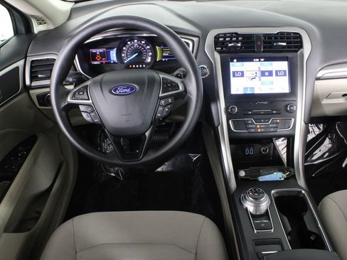 Used 2019 Ford Fusion SE image 6
