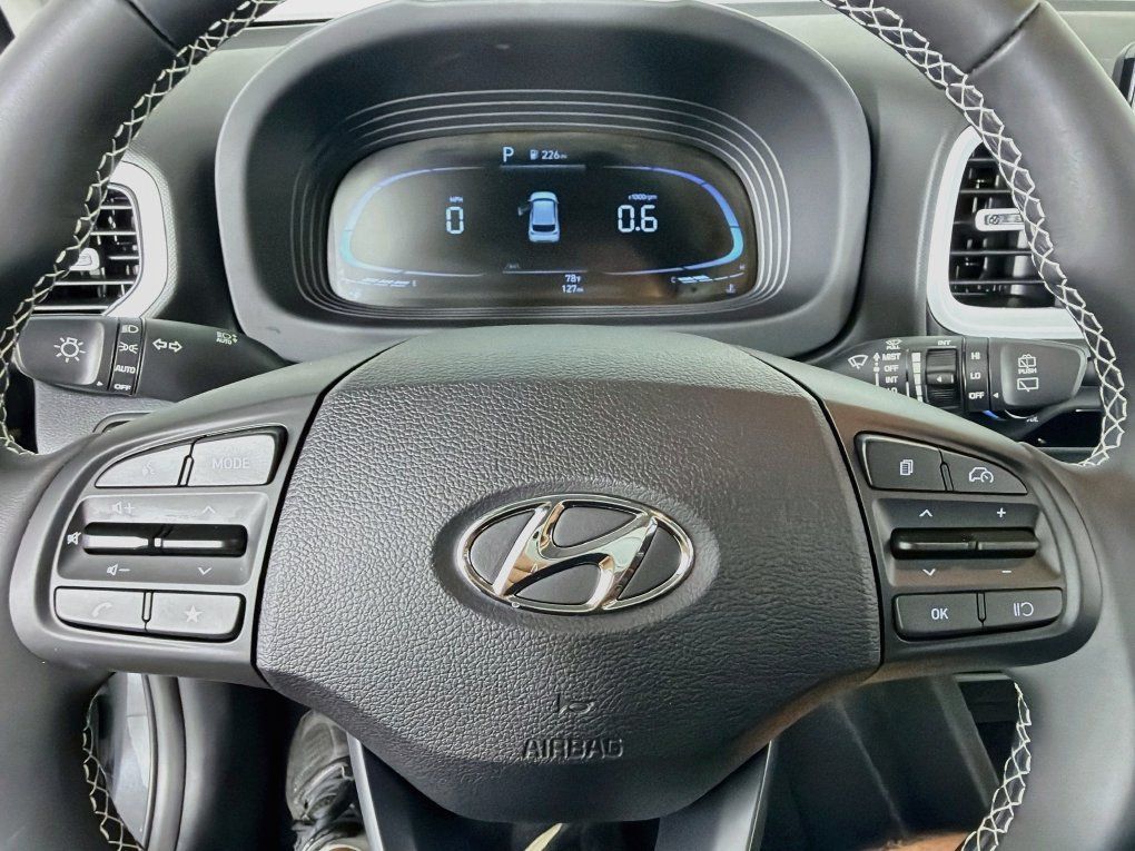 Used 2026 Hyundai Venue SEL FWD image 16