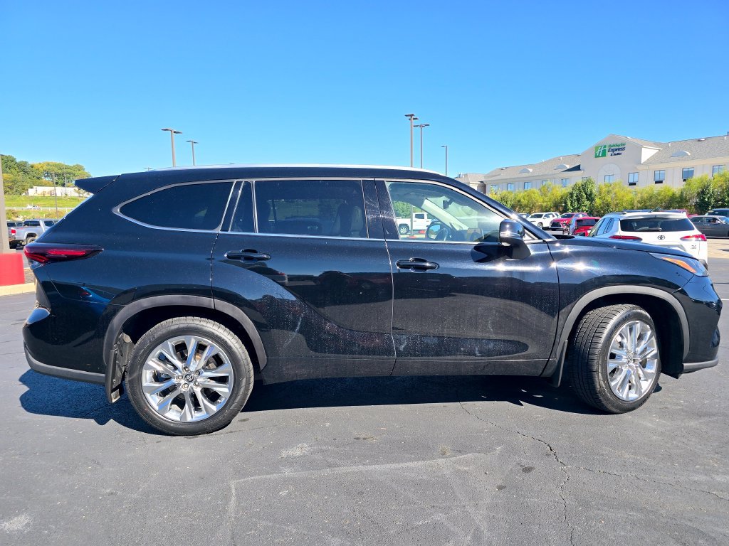Used 2025 Toyota Highlander Limited AWD/4WD image 9