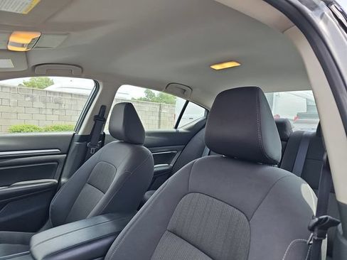 Used 2023 Nissan Altima 2.5 SV FWD image 14