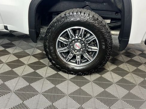 Used 2025 GMC Sierra 1500 AT4 image 12