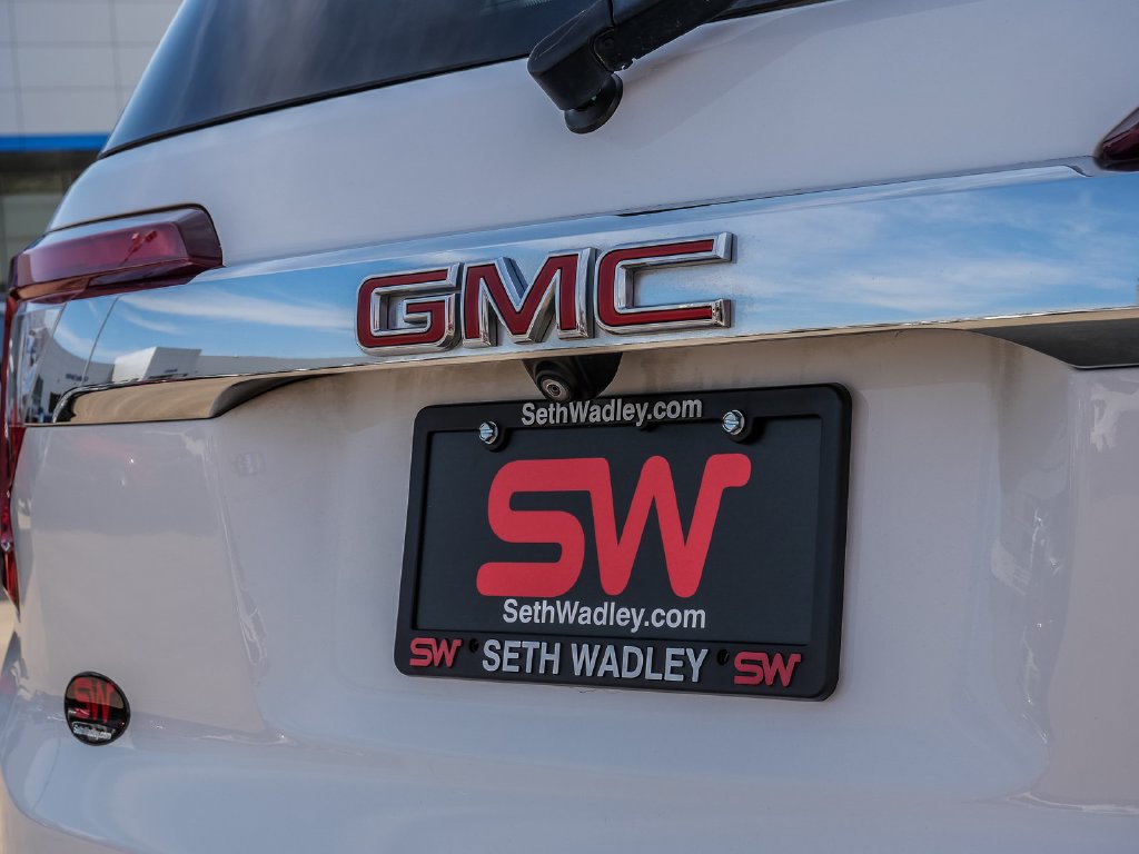 Used 2023 GMC Acadia SLE w/ LPO, Floor Liner Package FWD image 11