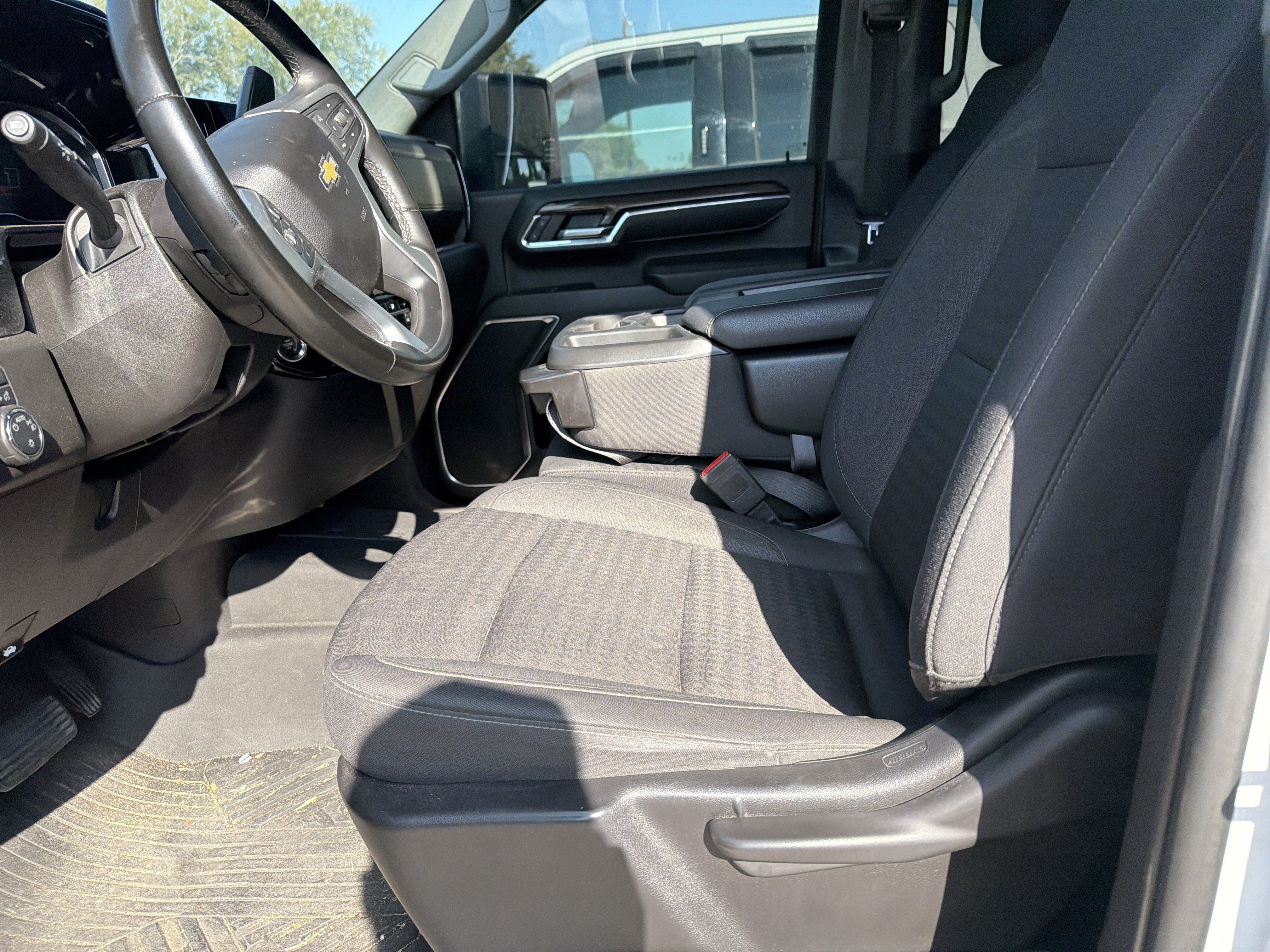 Used 2024 Chevrolet Silverado 2500 LT AWD/4WD image 5