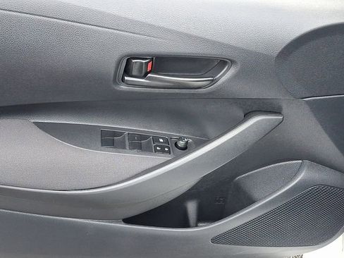 Used 2025 Toyota Corolla LE image 12