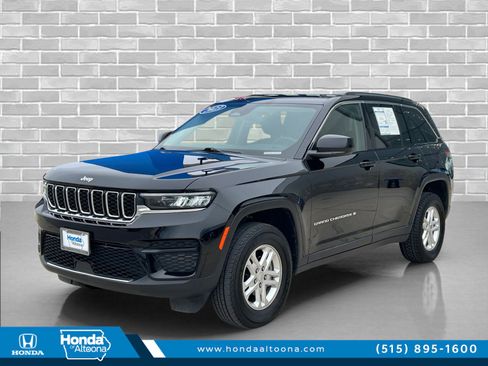 Used 2023 Jeep Grand Cherokee Laredo image 1