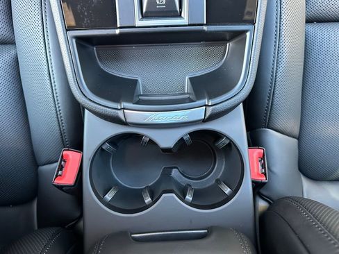 Used 2026 Porsche Macan image 25