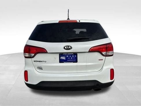 Used 2014 Kia Sorento LX image 4