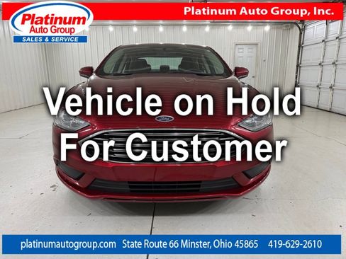 Used 2017 Ford Fusion SE w/ Fusion SE Technology Package FWD image 8