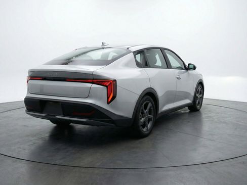 Used 2025 Kia K4 LXS image 9
