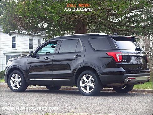 Used 2016 Ford Explorer XLT w/ Equipment Group 202A AWD/4WD image 3