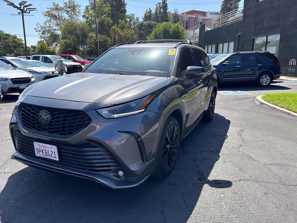 Used 2021 Toyota Highlander XSE FWD image 8