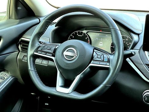 Used 2024 Nissan Altima 2.5 SV w/ SV Premium Package FWD image 32