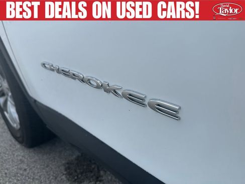 Used 2019 Jeep Cherokee Latitude Plus w/ Cold Weather Group AWD/4WD image 41