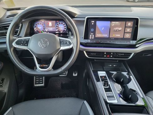 Used 2024 Volkswagen Atlas Peak Edition SE image 26