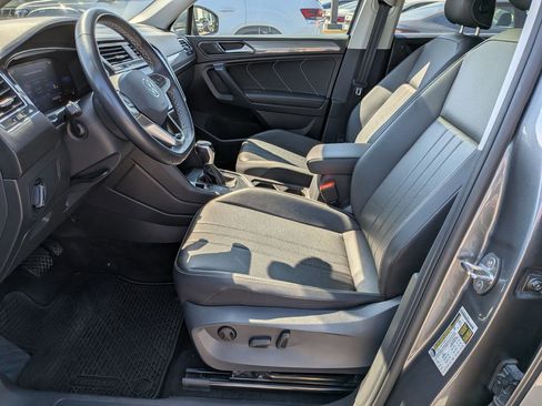 Used 2023 Volkswagen Tiguan SE w/ Panoramic Sunroof Package image 14