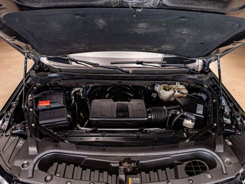 Used 2021 Chevrolet Suburban Z71 w/ Z71 Off-Road Package image 32