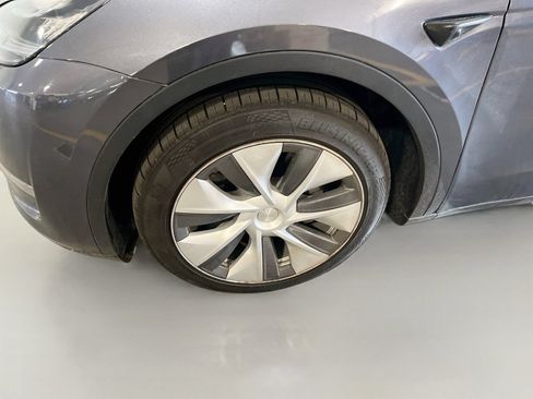 Used 2023 Tesla Model Y Long Range AWD/4WD image 28