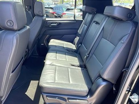 Used 2025 Chevrolet Suburban RST w/ Comfort Package AWD/4WD image 12