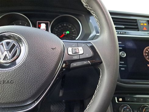 Certified 2021 Volkswagen Tiguan SE w/ Panoramic Sunroof Package image 21