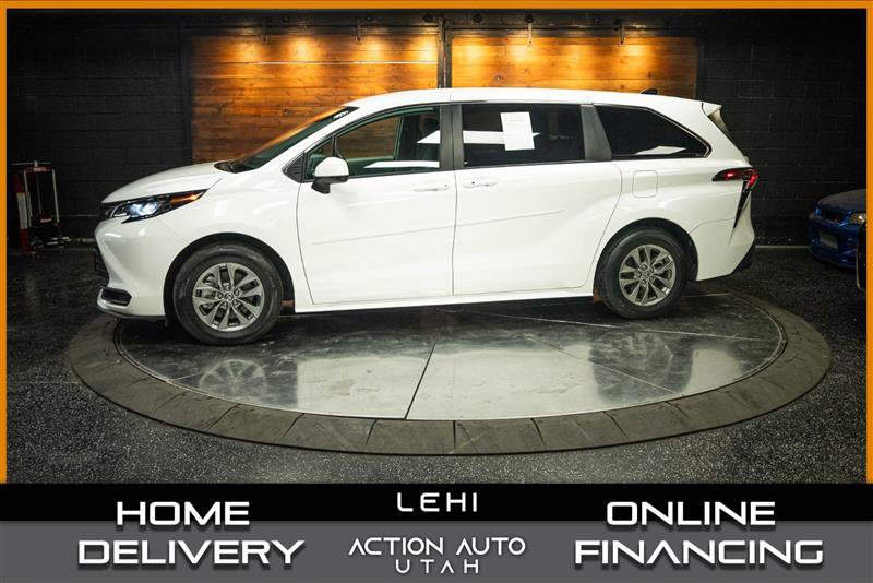 Used 2024 Toyota Sienna LE AWD/4WD image 1