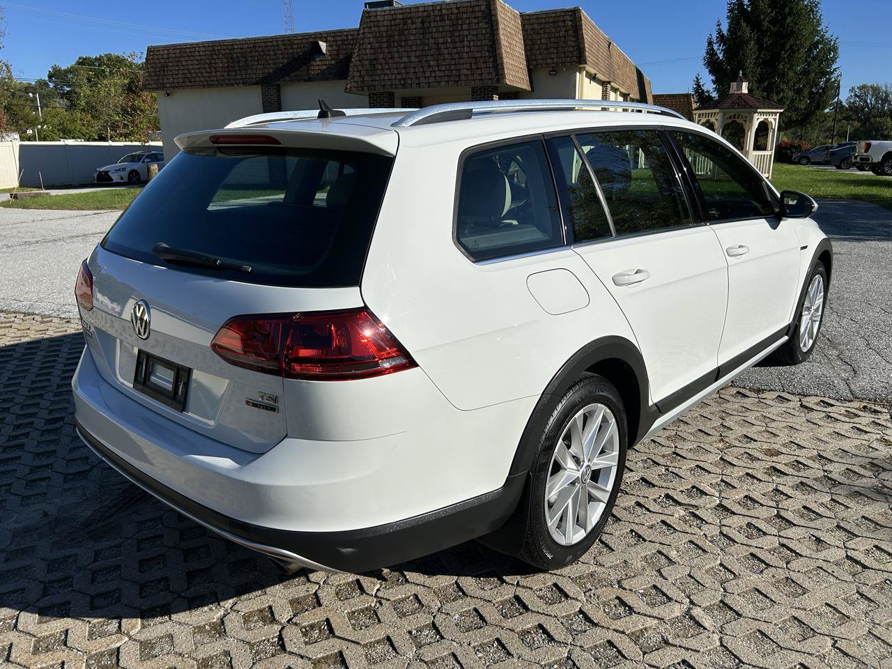 Used 2017 Volkswagen Golf Alltrack S AWD/4WD image 5