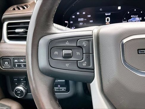 Used 2022 GMC Yukon Denali w/ Denali Premium Package AWD/4WD image 11