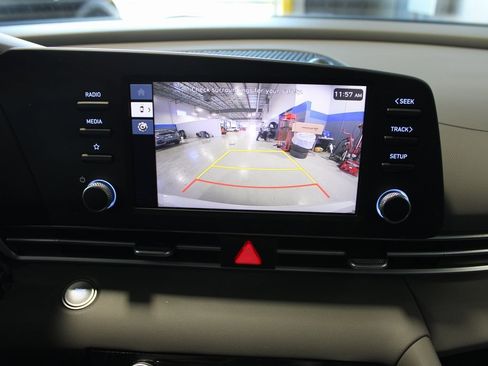 Used 2025 Hyundai Elantra Sport image 28